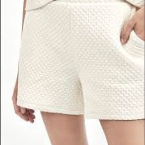 BANANA Republic White Textured Stretch Shorts Size 2